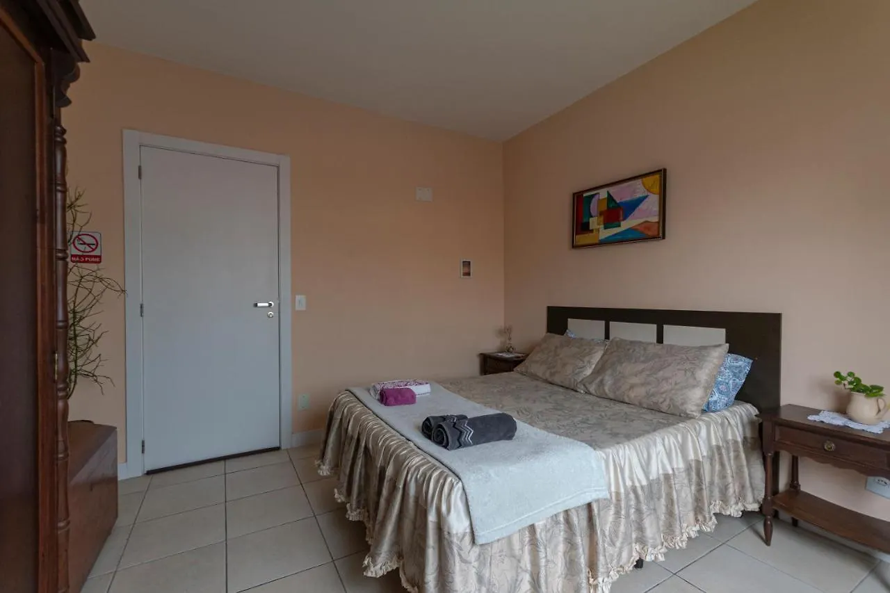 Quarto em Acomodações Particulares Suítes Balneário Camboriú Brasil